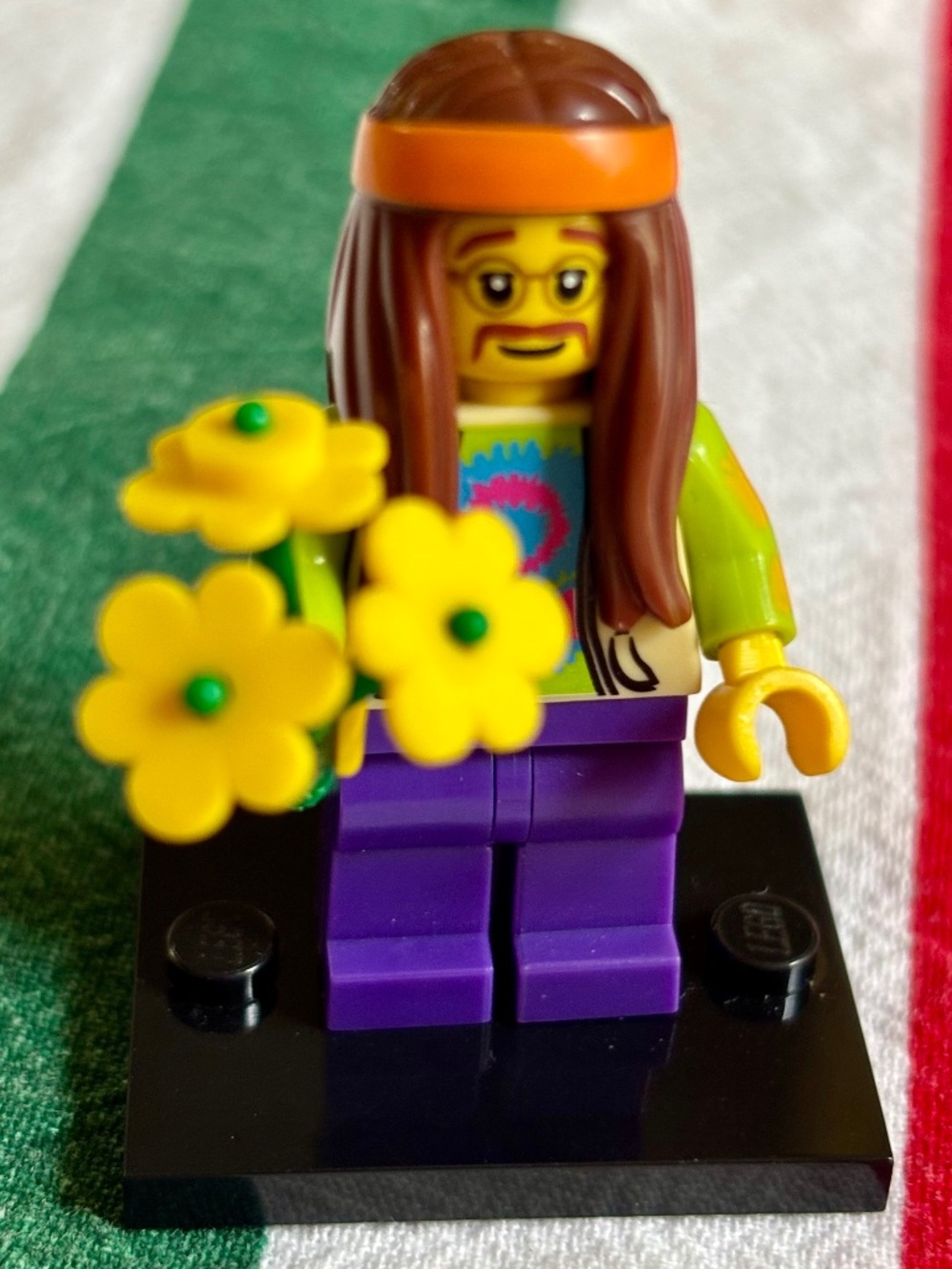 LEGO SERIES 7 "Hippie" col107 INCLUDES stand & all accessories. LIKE NEW!